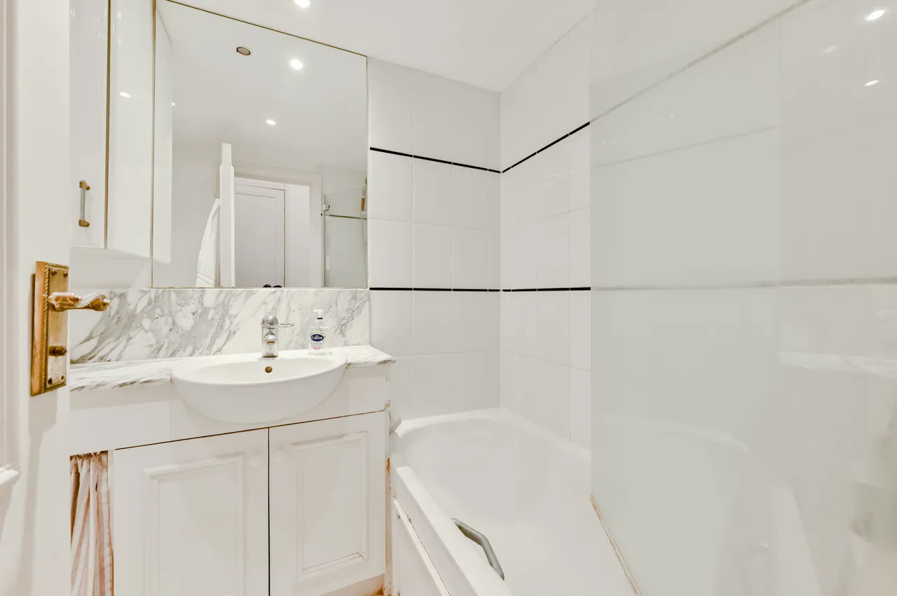 Flat First Floor, 28 Aynhoe Road, London, photo 10