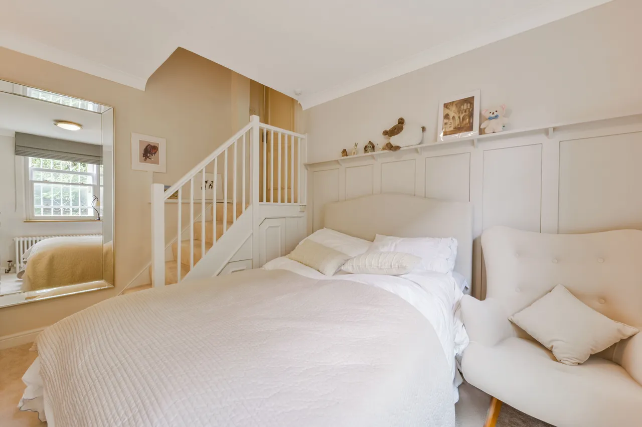 Flat First Floor, 28 Aynhoe Road, London, photo 7