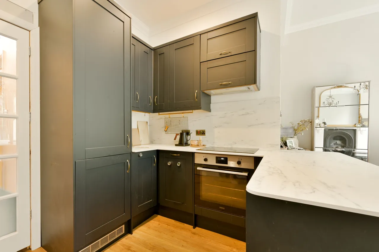 Flat First Floor, 28 Aynhoe Road, London, photo 9