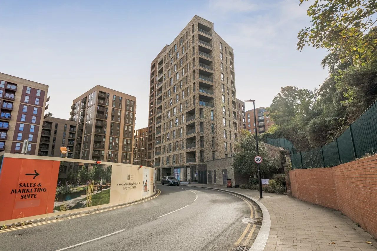 Mary Neuner Road, London, N8, photo 5