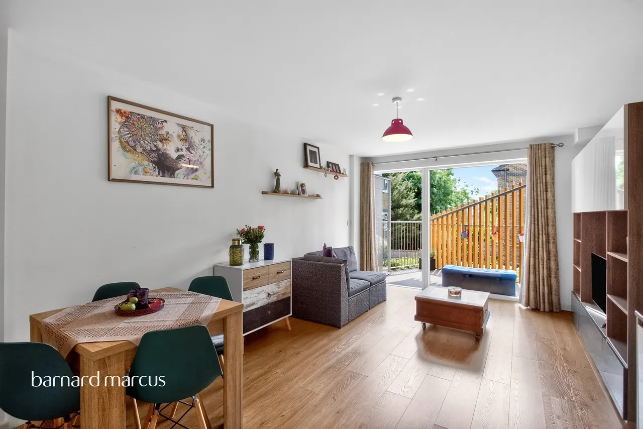 1 bed flat for sale — Cargreen Road, London