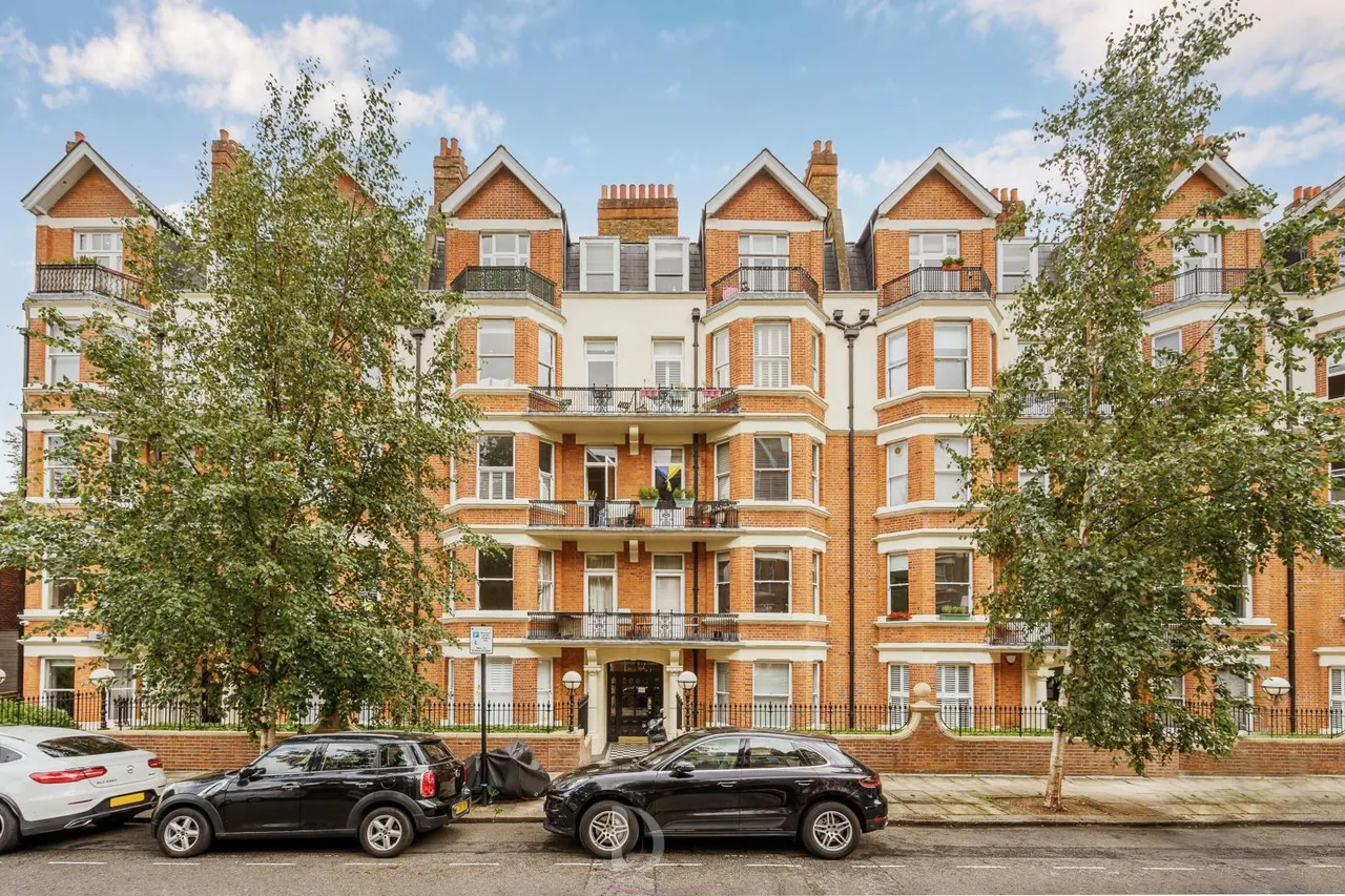 3 bed flat for sale — Wymering Road, London, W9 2NE