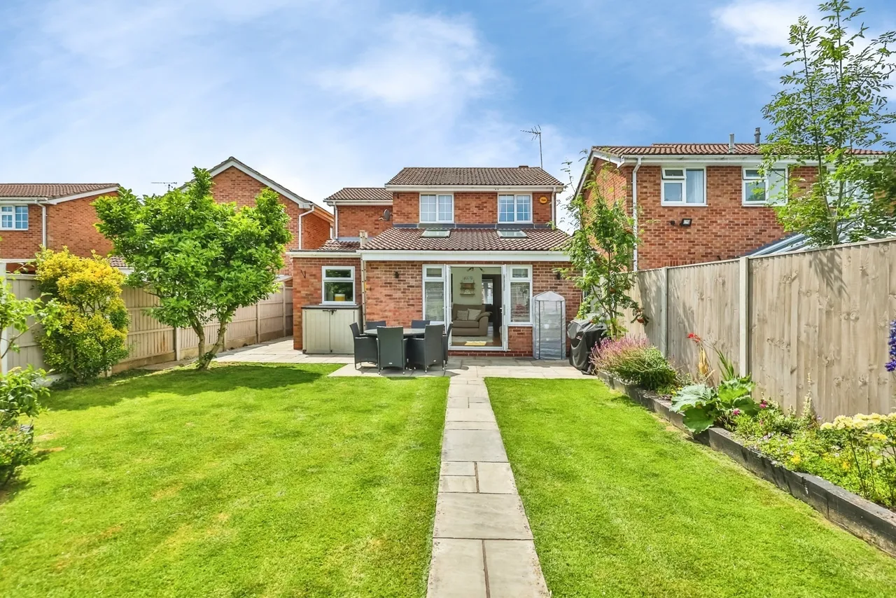 Pinehurst Avenue, Hucknall, NG15, photo 2