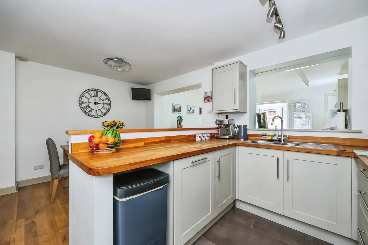 Pinehurst Avenue, Hucknall, NG15, photo 6
