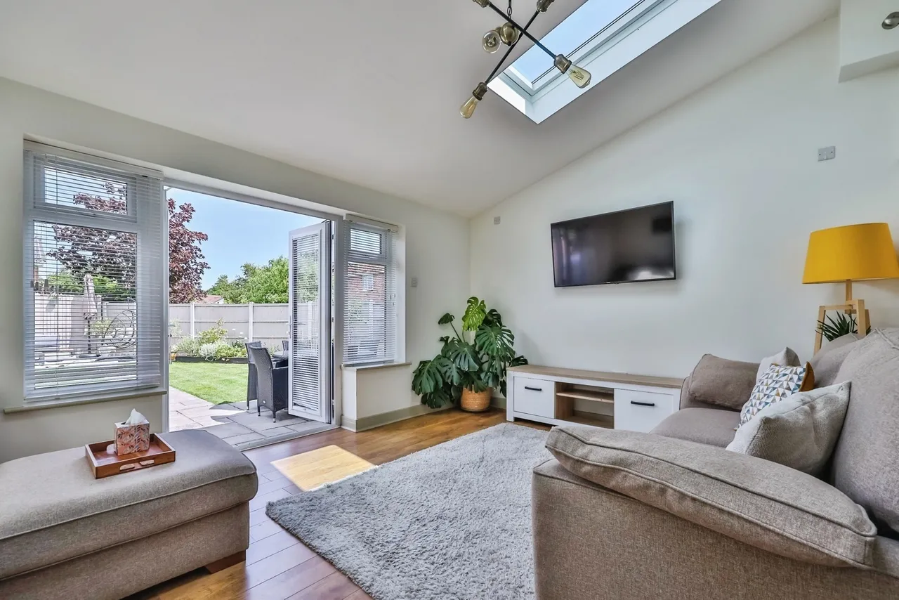 Pinehurst Avenue, Hucknall, NG15, photo 4