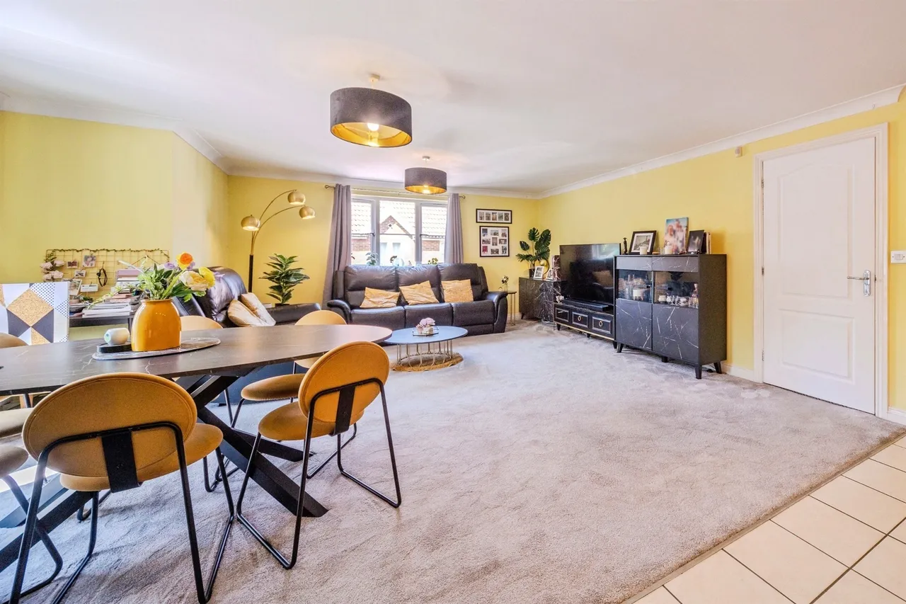 3 bed flat for sale — Darwin Close, Medbourne, Milton Keynes