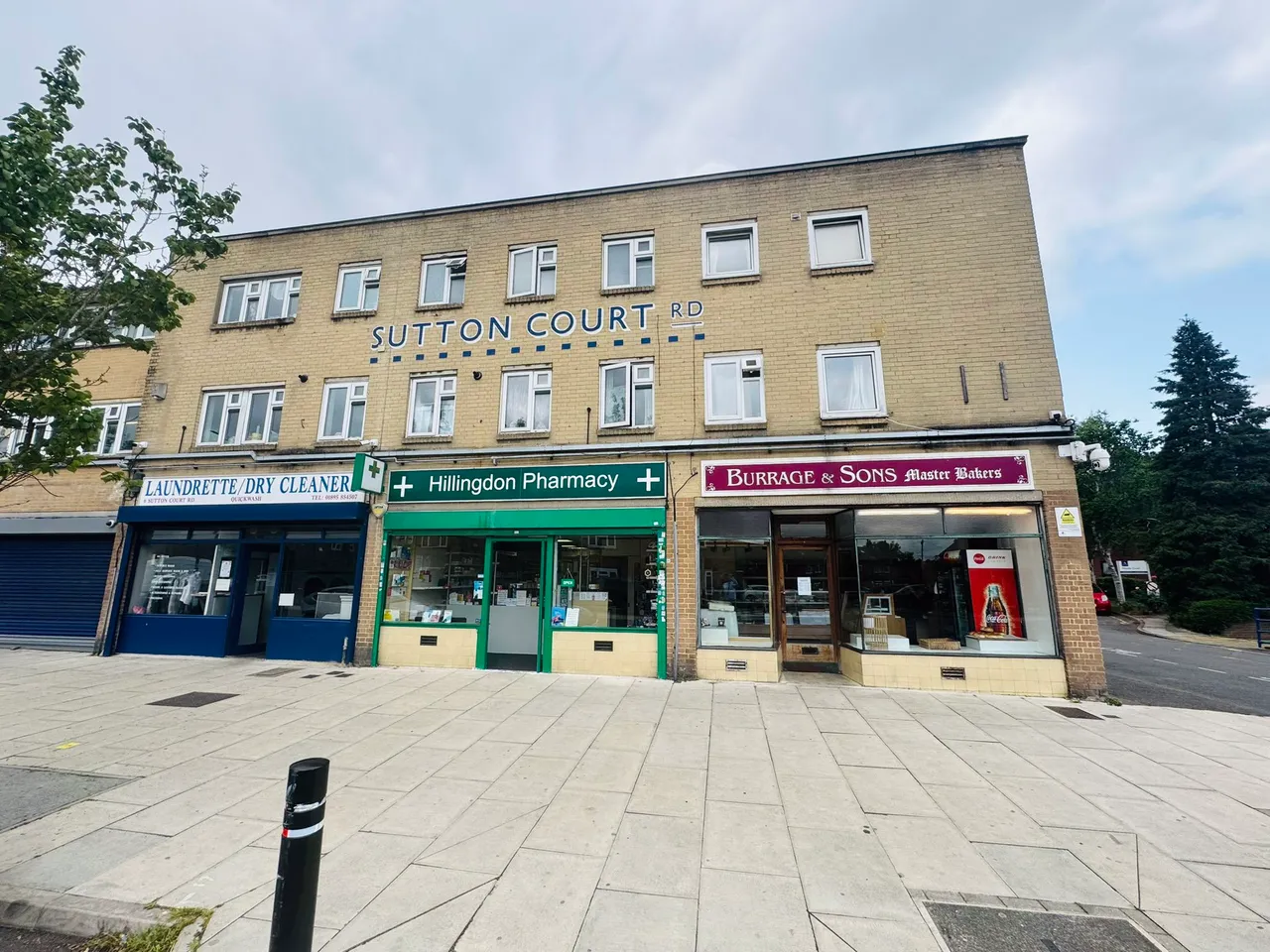 3 bed flat for sale, Sutton Court Road, Uxbridge, UB10