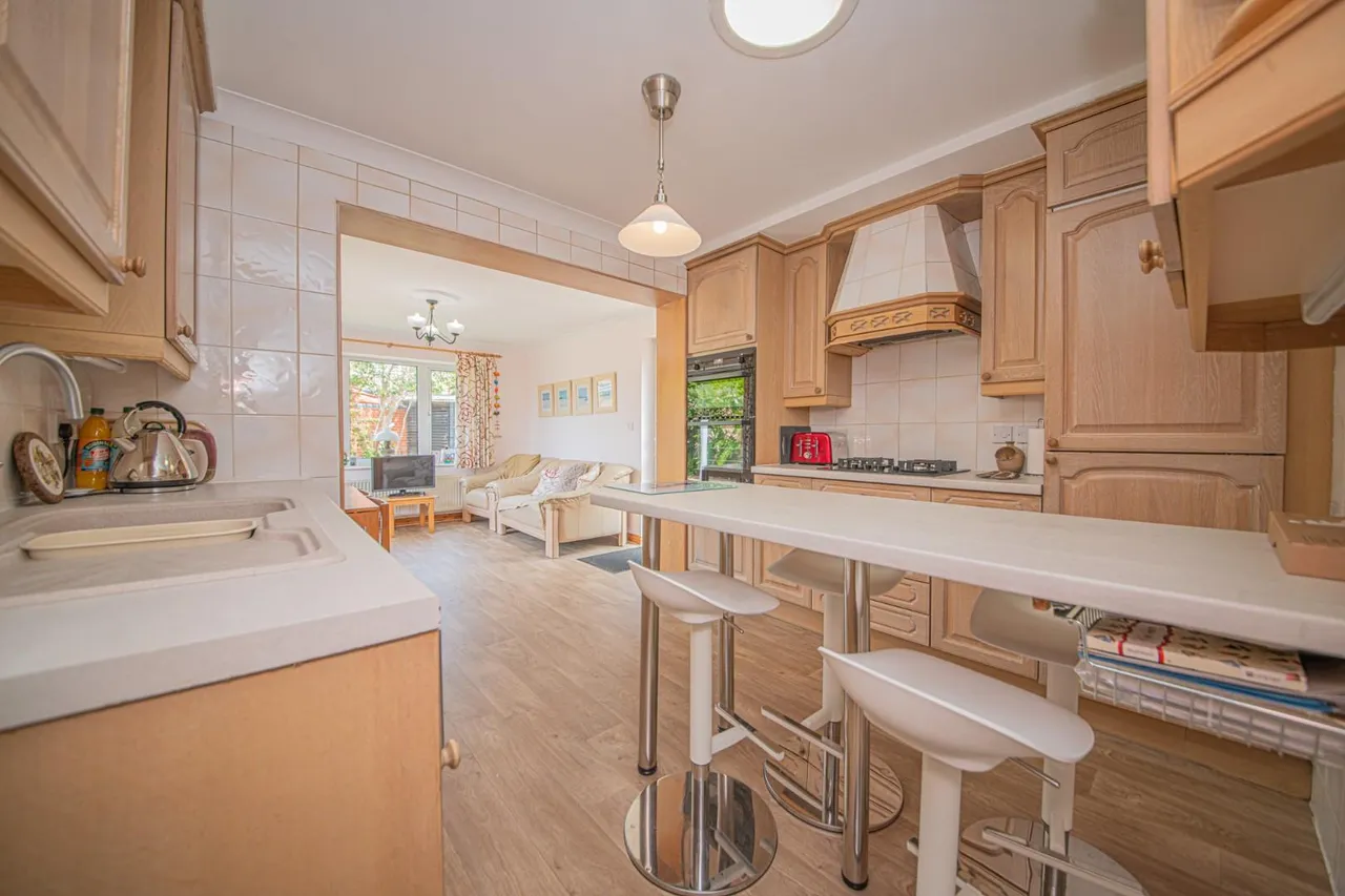 Winsford Avenue, Bishopstoke, Eastleigh, SO50 8JJ, photo 2
