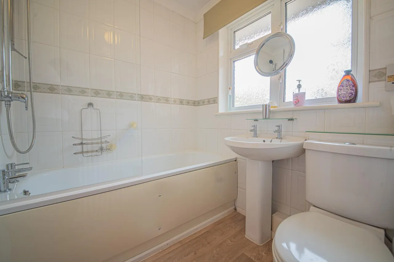 Winsford Avenue, Bishopstoke, Eastleigh, SO50 8JJ, photo 10