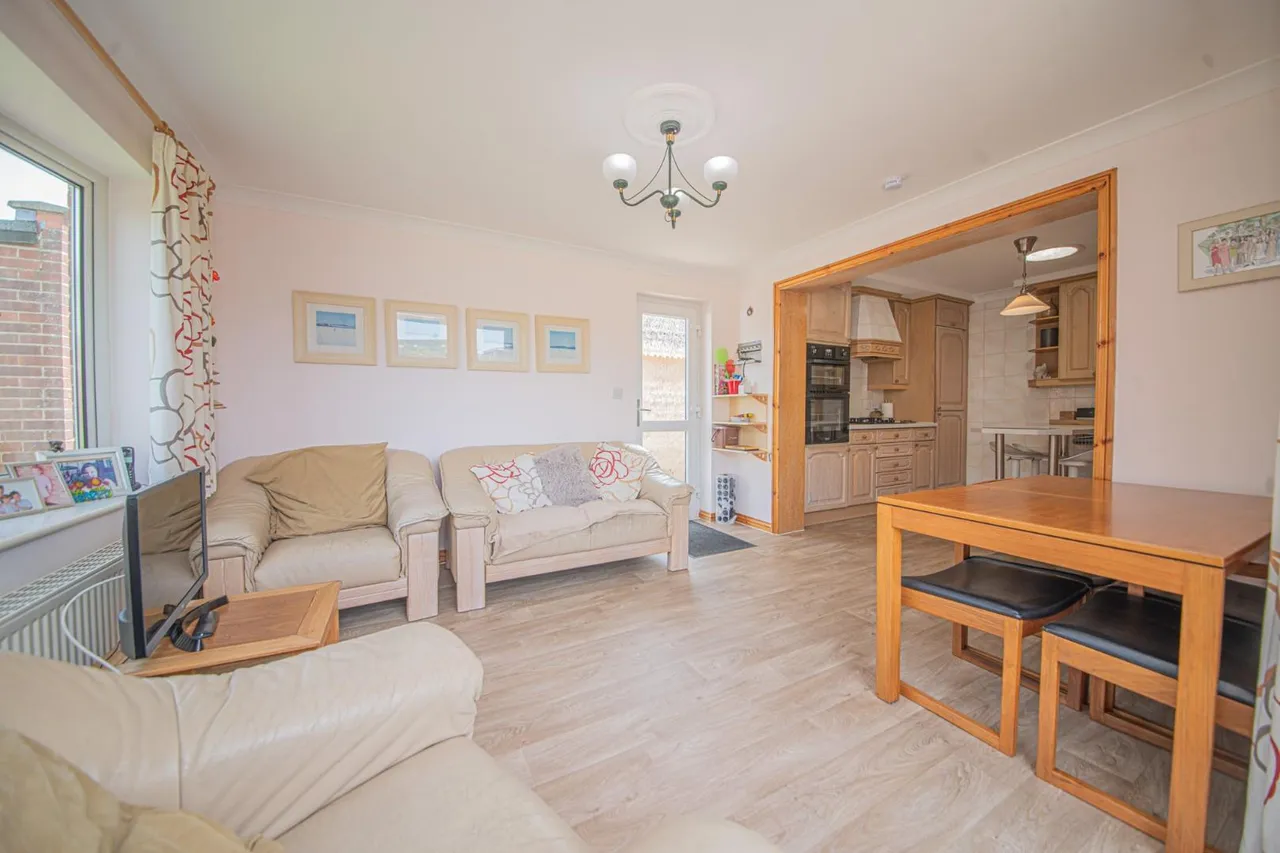 Winsford Avenue, Bishopstoke, Eastleigh, SO50 8JJ, photo 4