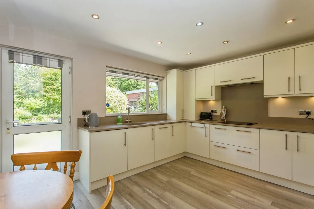 Preston Road, Clayton-le-Woods, Chorley, Lancashire, PR6, photo 4