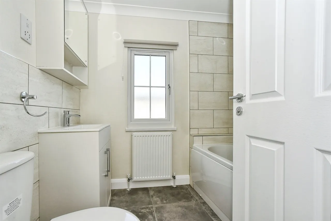 Greenacres Park, Meysey Hampton, GL7, photo 14