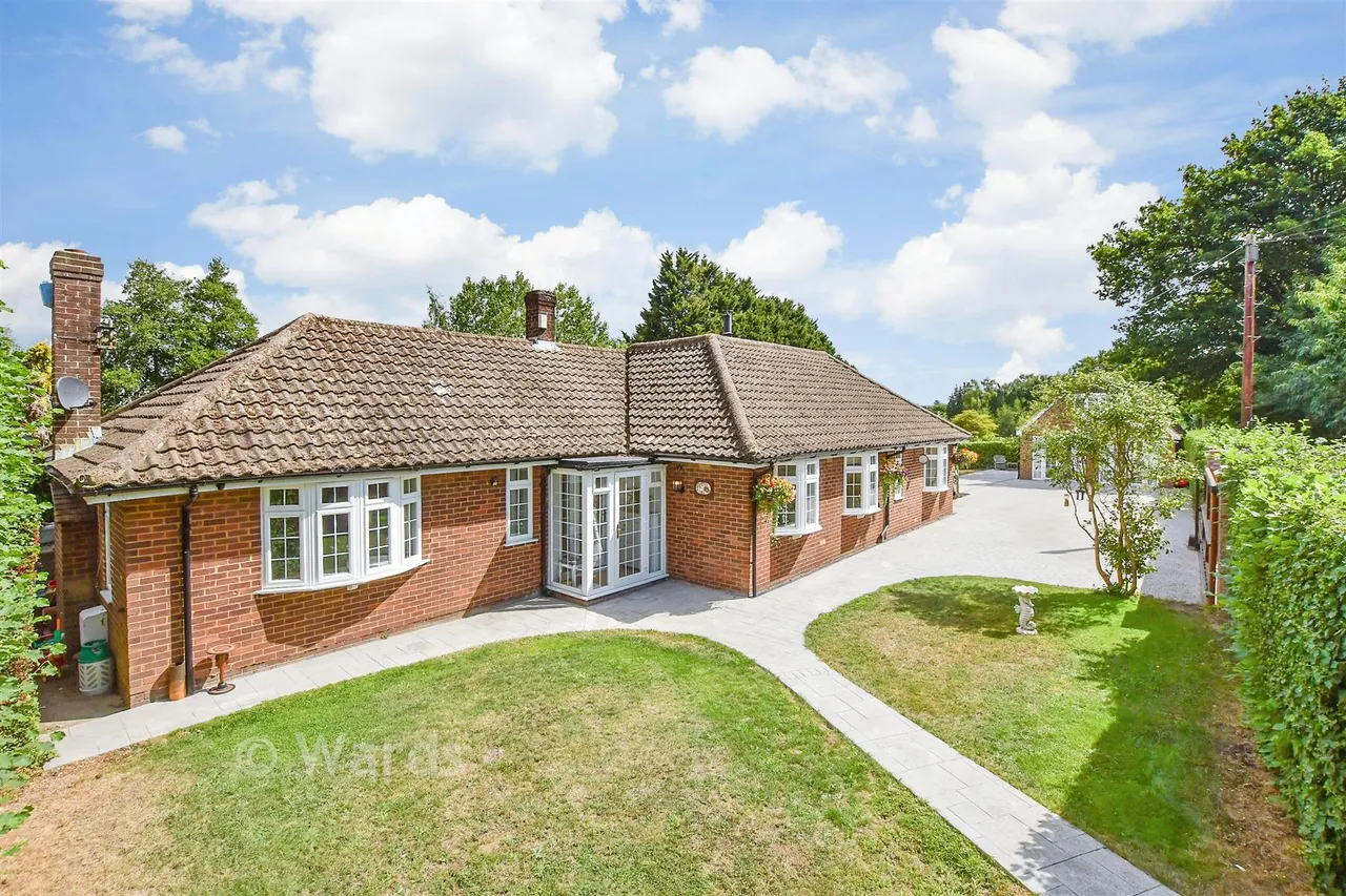 4 bed house for sale, Pleasant Valley Lane, East Farleigh, ME15