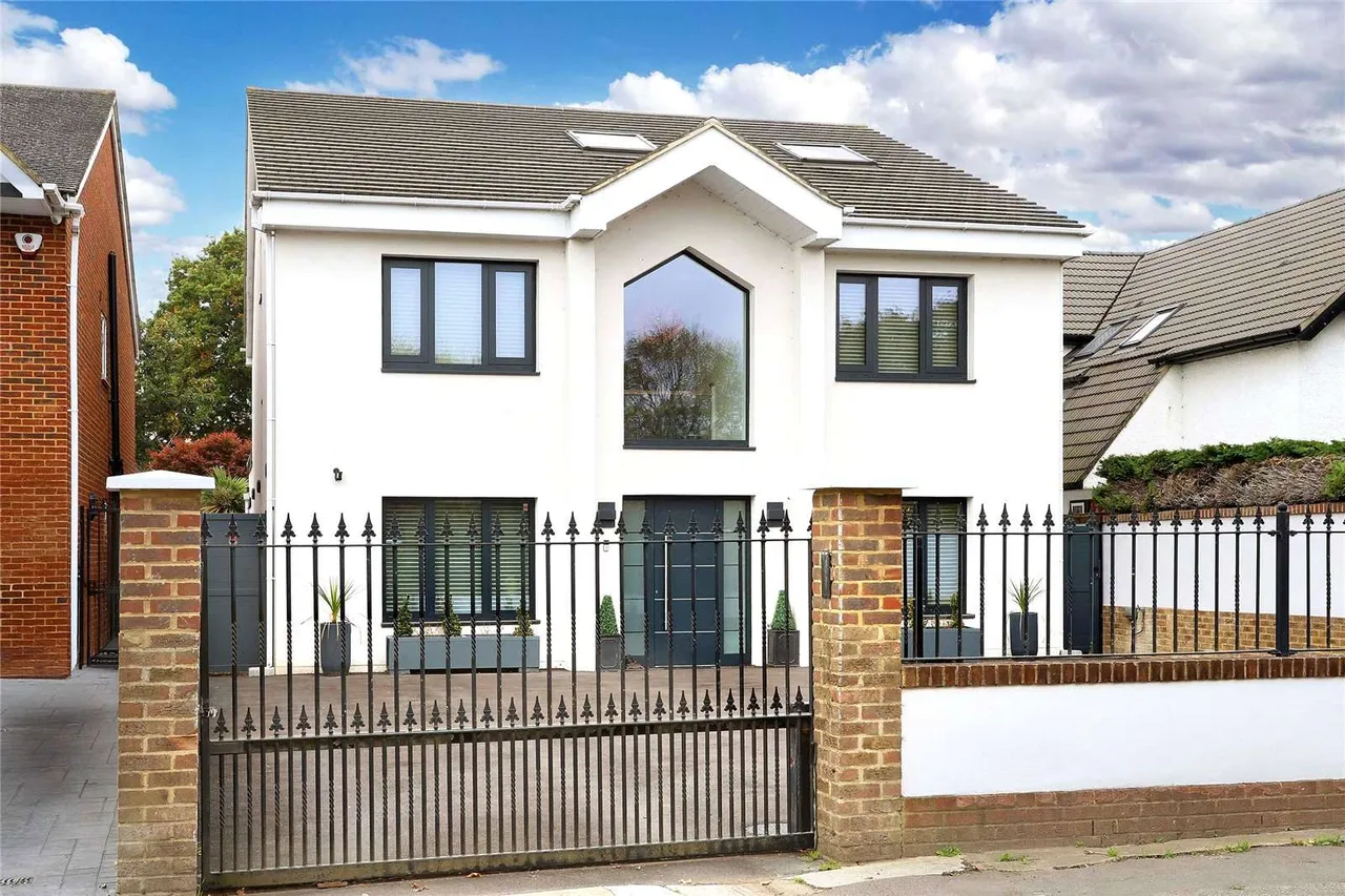 7 bed house for sale — Thorney Lane South, Iver, Buckinghamshire, SL0 9AD