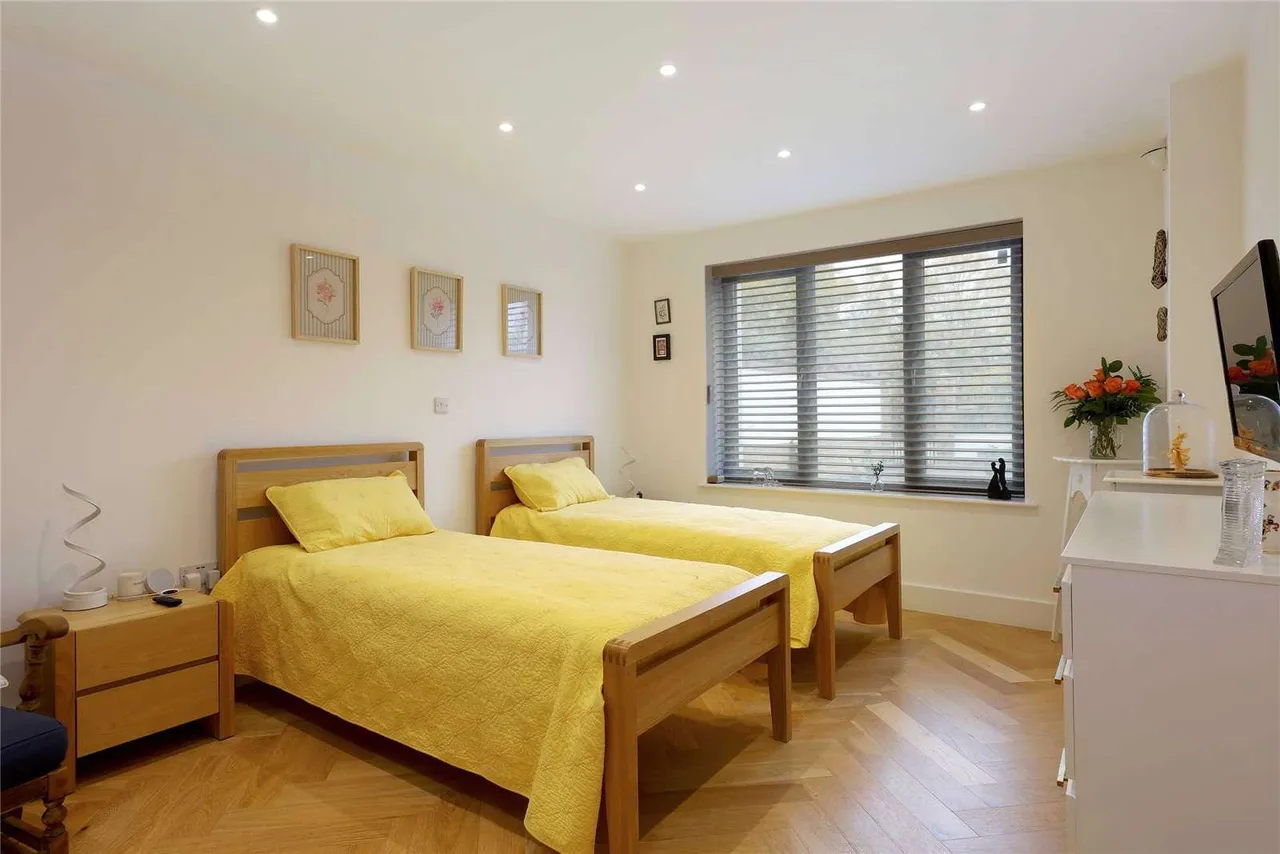 Thorney Lane South, Iver, Buckinghamshire, SL0 9AD, photo 11