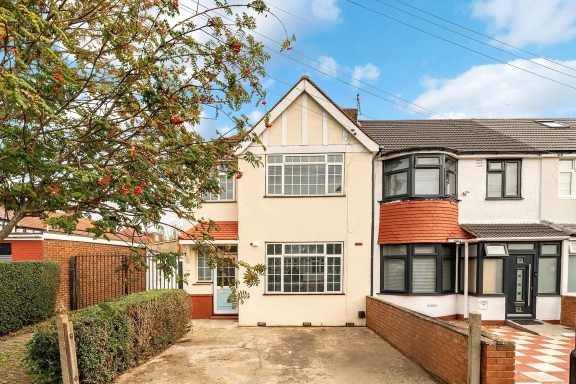 3 bed property to rent, Kingsley Avenue, UB1