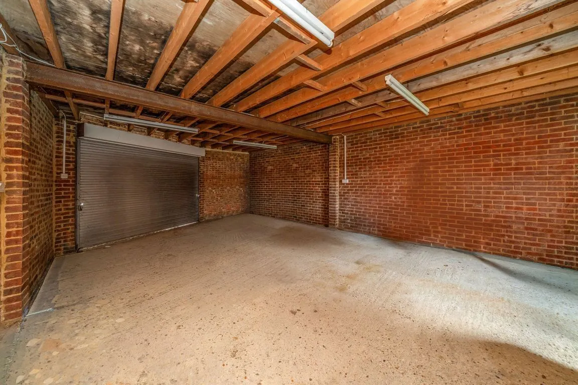 Kingsley Avenue, UB1, photo 8