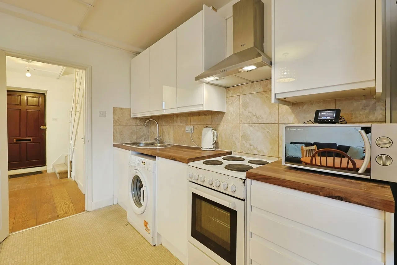 Batten Street, London, SW11, photo 5