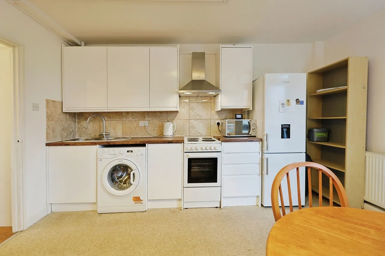 Batten Street, London, SW11, photo 2