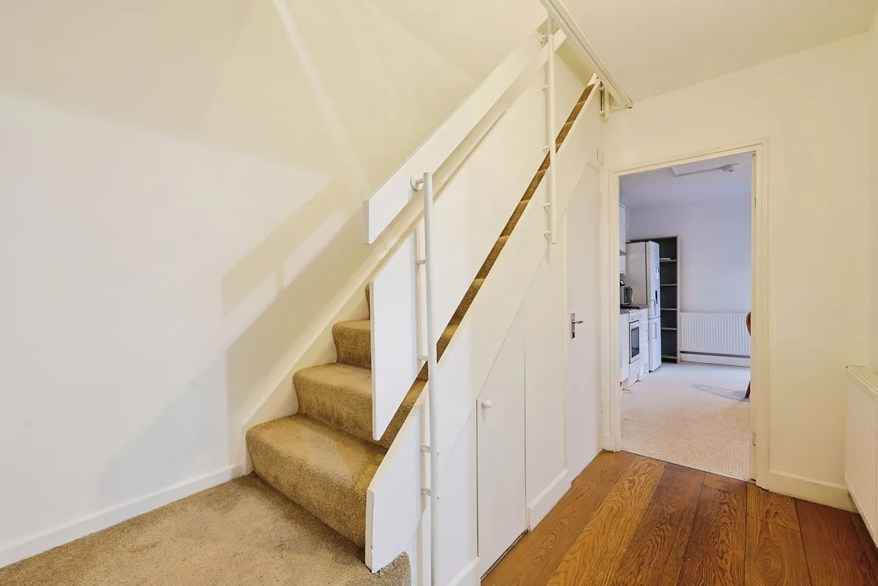 Batten Street, London, SW11, photo 4