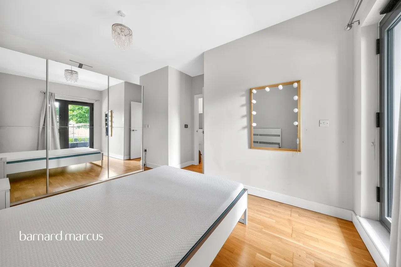 Staines Road West, Sunbury-On-Thames, TW16, photo 6