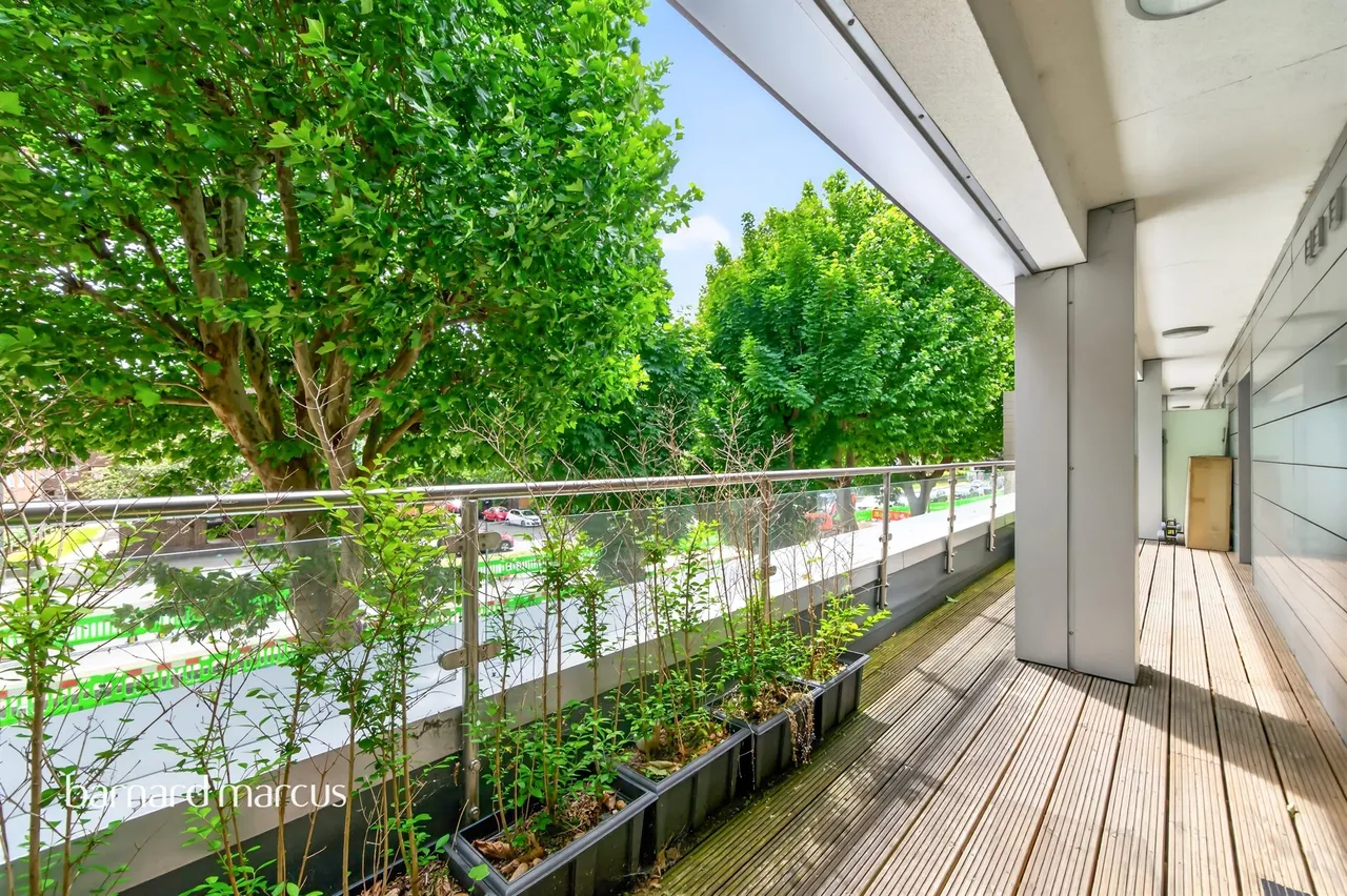Staines Road West, Sunbury-On-Thames, TW16, photo 10