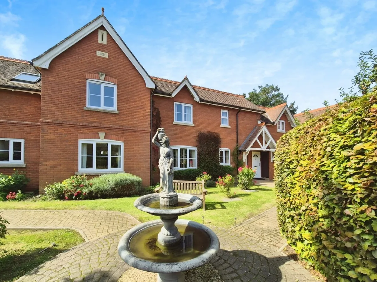 2 bed house for sale — Coverdale Court, Yeovil
