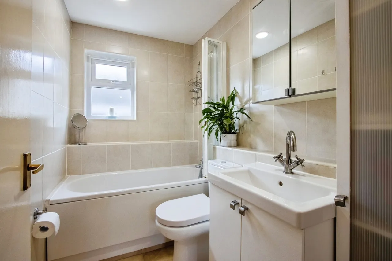 Gibson Lane, Kippax, Leeds, West Yorkshire, LS25, photo 15