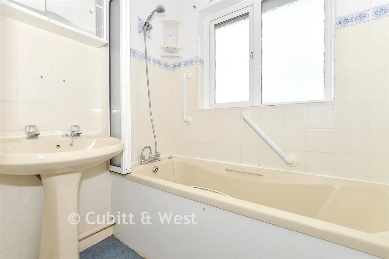 Manor Way, Uckfield, TN22, photo 12