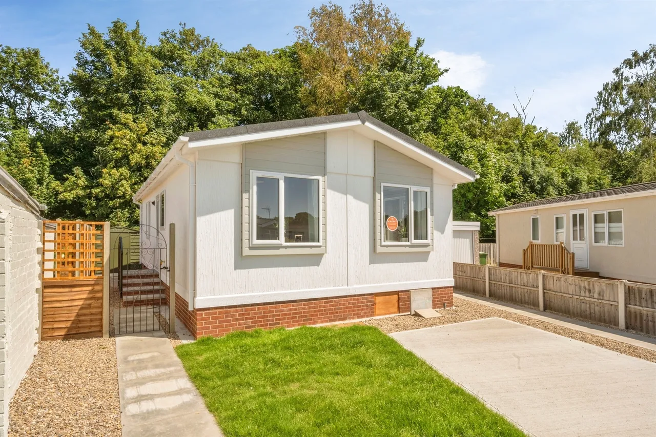 2 bed park home for sale — First Avenue, Scunthorpe