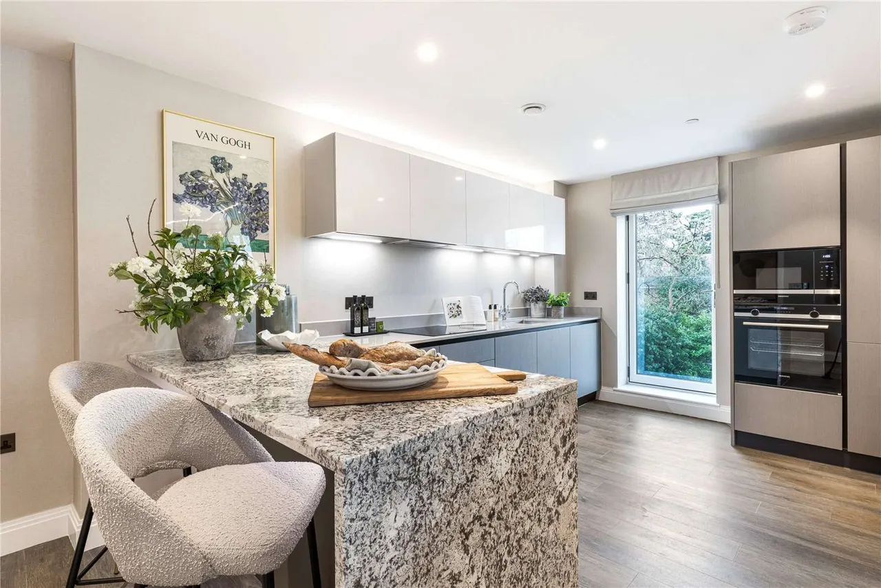 Lincoln Court, Gower Road, Weybridge, Surrey, KT13 0PH, photo 5