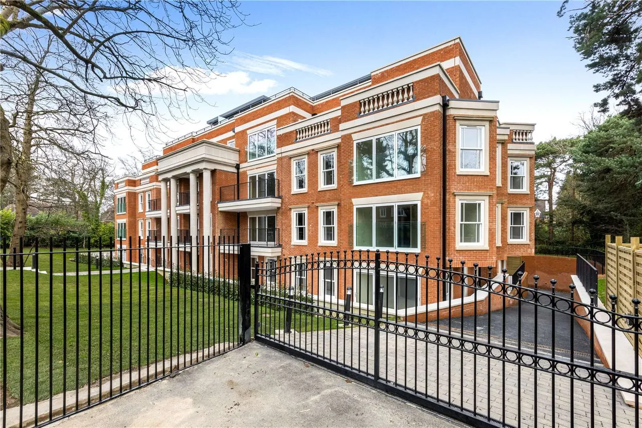 Lincoln Court, Gower Road, Weybridge, Surrey, KT13 0PH, photo 10