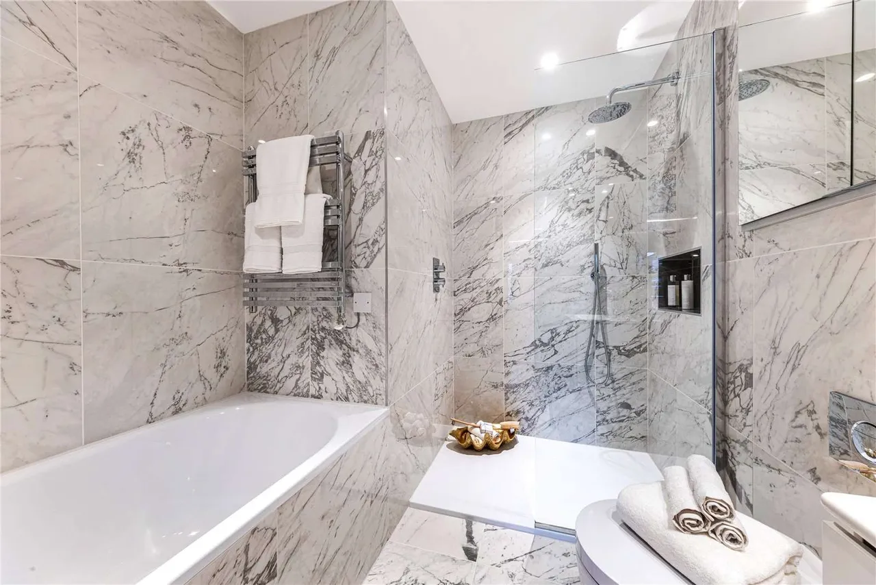 Lincoln Court, Gower Road, Weybridge, Surrey, KT13 0PH, photo 6