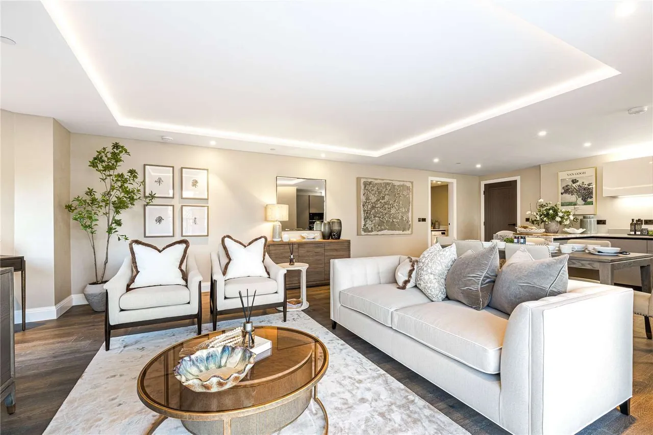 Lincoln Court, Gower Road, Weybridge, Surrey, KT13 0PH, photo 4