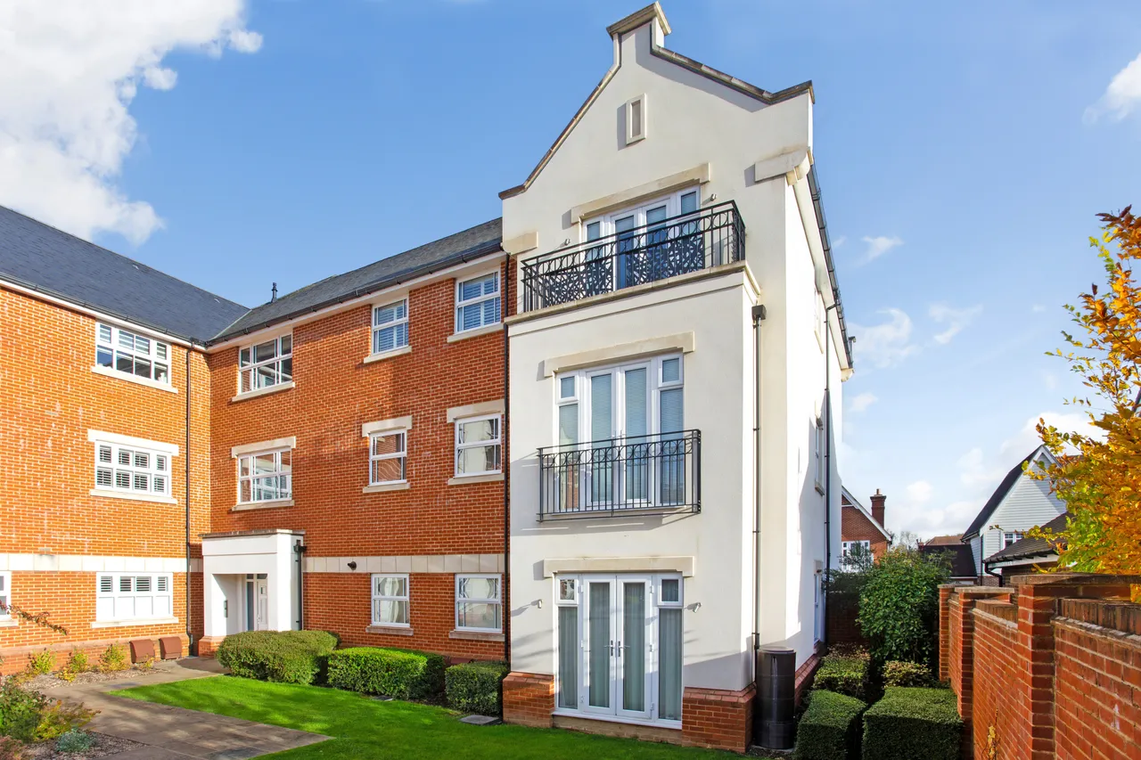 Highwood Crescent, Horsham, RH12, photo 2