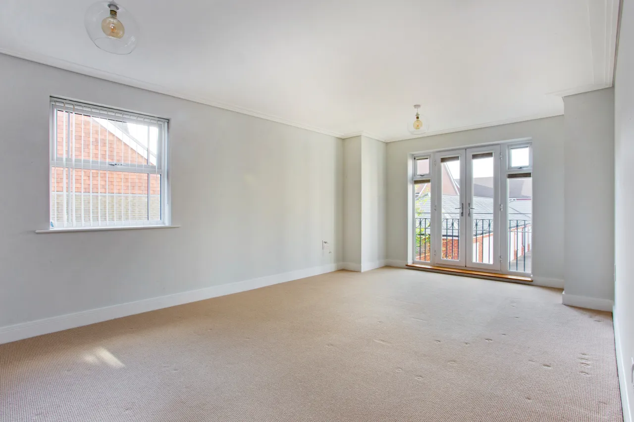 Highwood Crescent, Horsham, RH12, photo 5