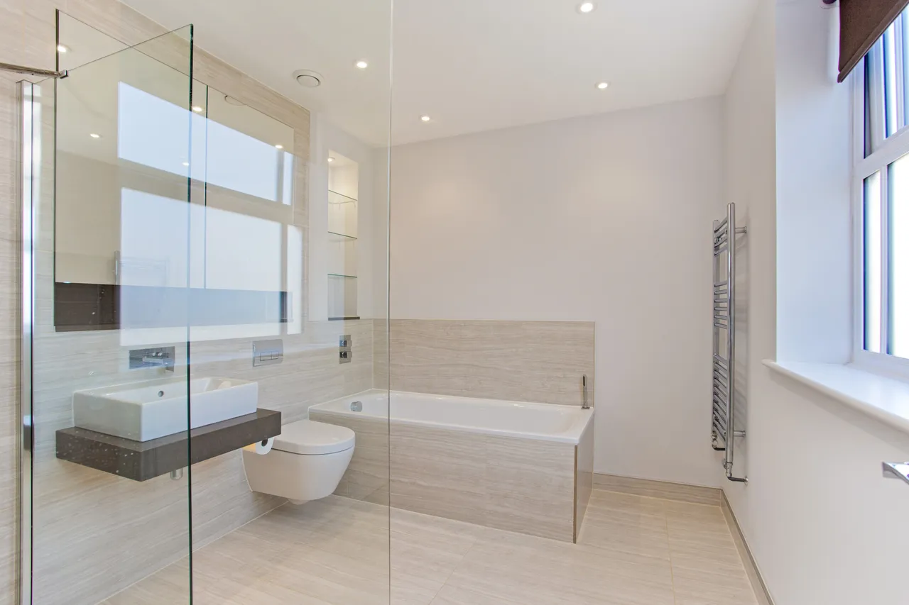 Highwood Crescent, Horsham, RH12, photo 7