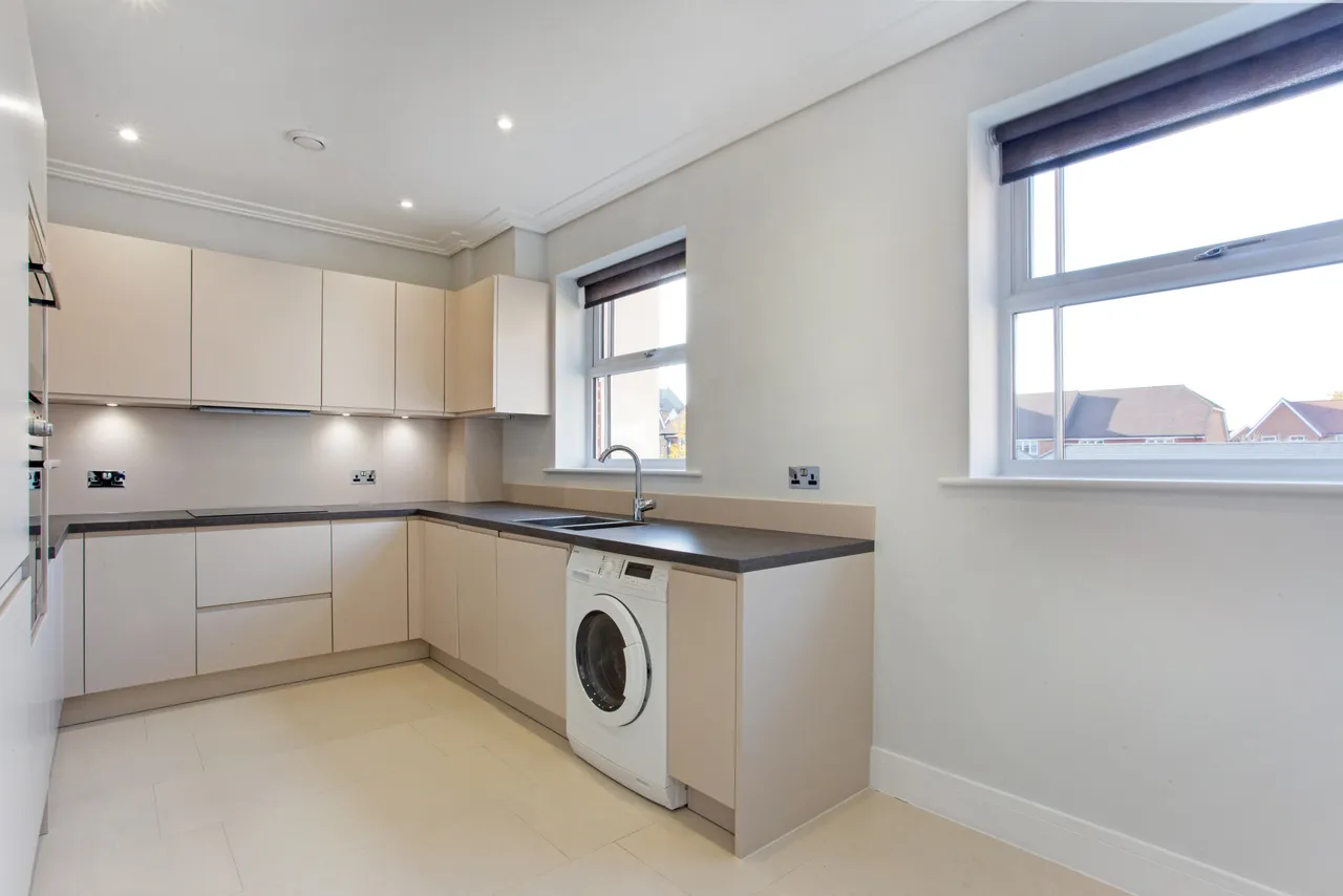Highwood Crescent, Horsham, RH12, photo 4