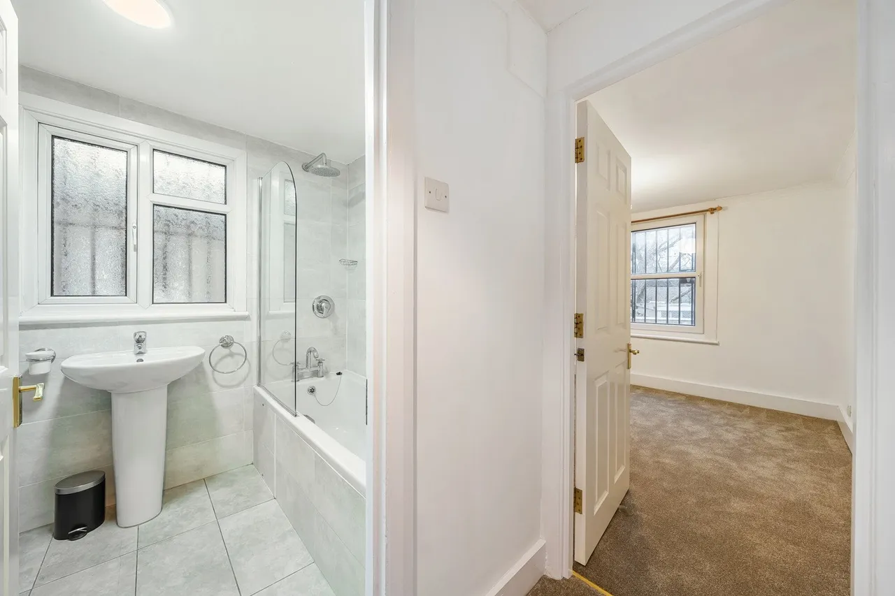 Searles Road, SE1, photo 12