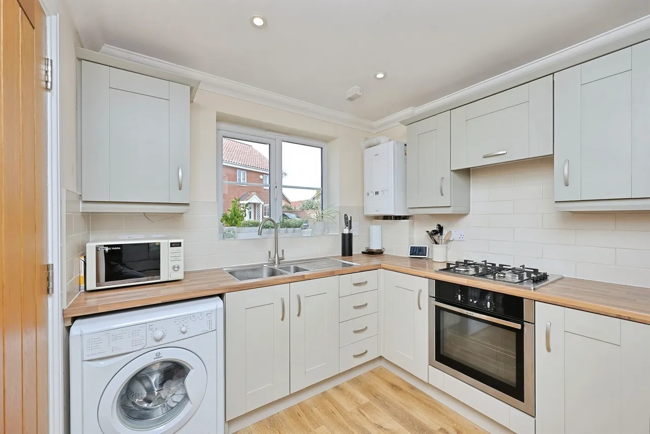 Wellesley Close, Poringland, Norwich, photo 2