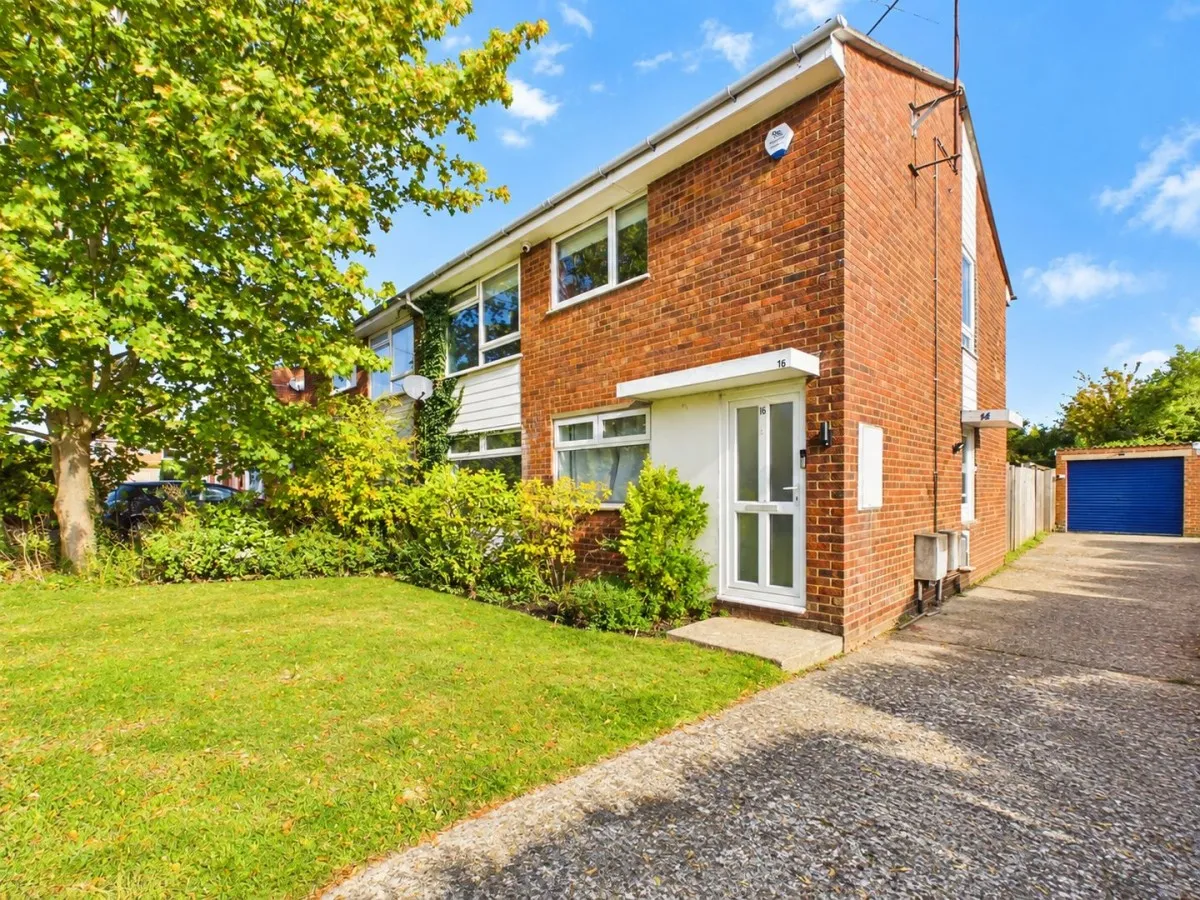 2 bed flat for sale, Halsey Drive, Hitchin, SG4