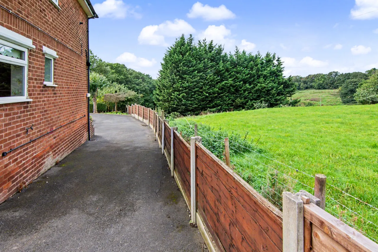 St. Johns Avenue, Lostock Gralam, CW9, photo 8