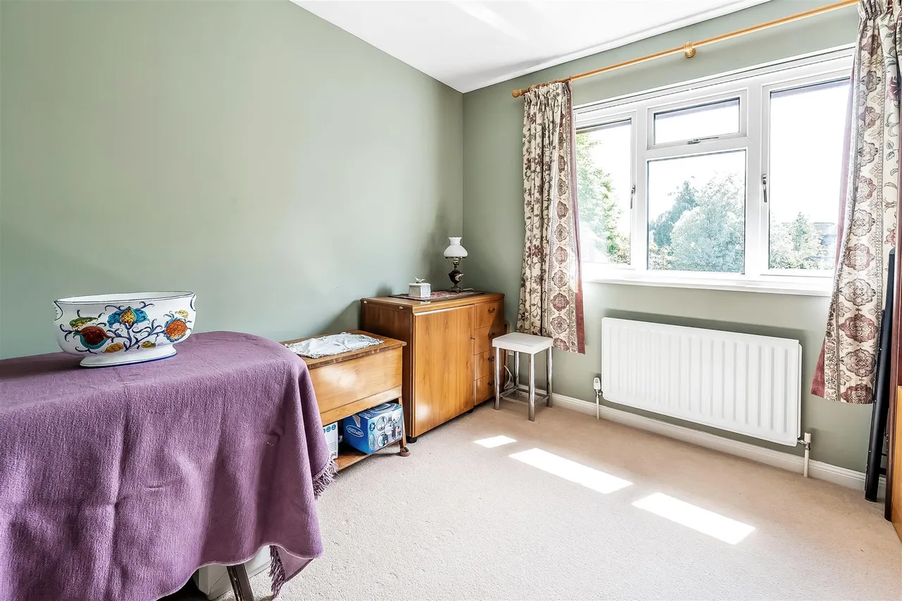 Aston Close, Ashtead, KT21, photo 14