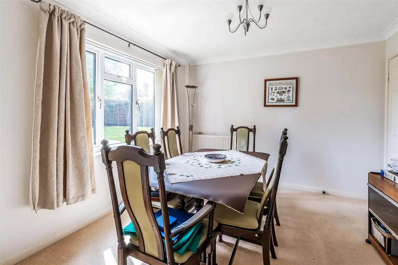 Aston Close, Ashtead, KT21, photo 6