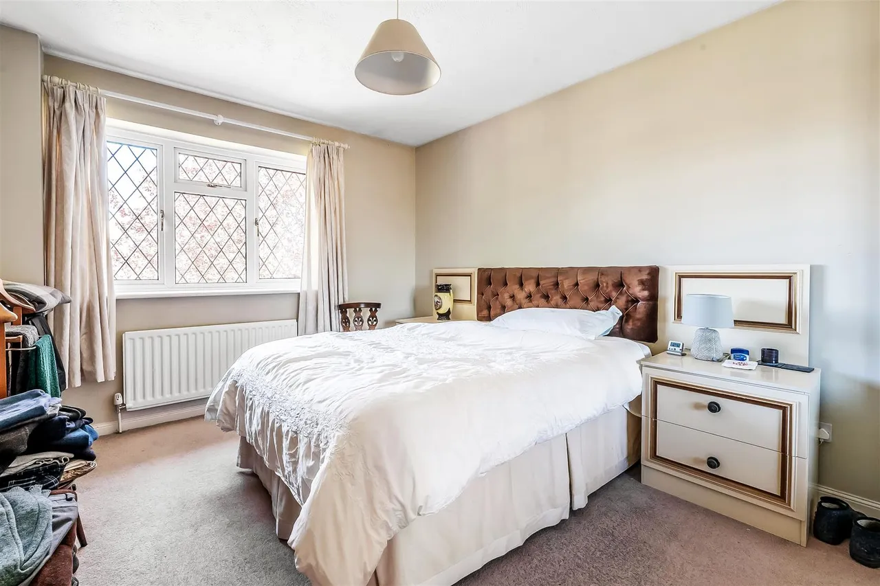 Aston Close, Ashtead, KT21, photo 13