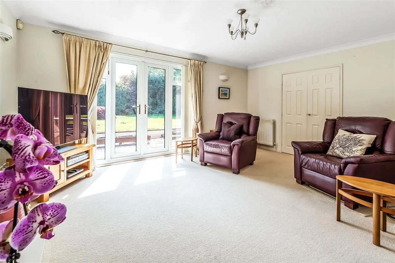 Aston Close, Ashtead, KT21, photo 5