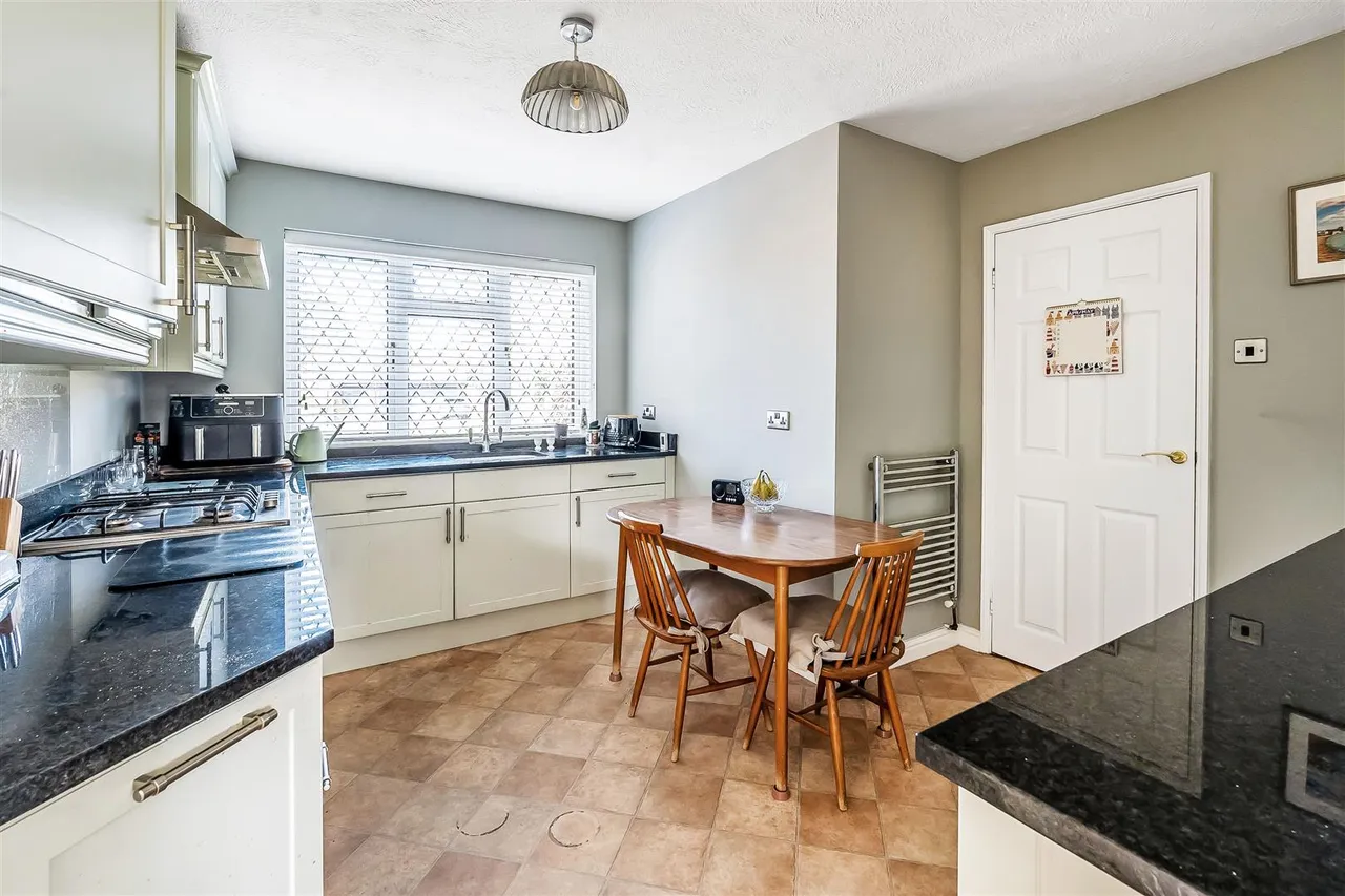 Aston Close, Ashtead, KT21, photo 8
