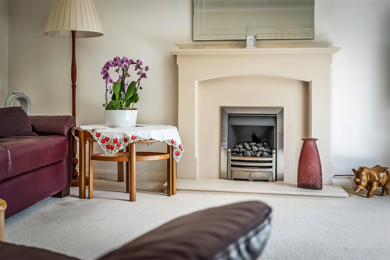 Aston Close, Ashtead, KT21, photo 4