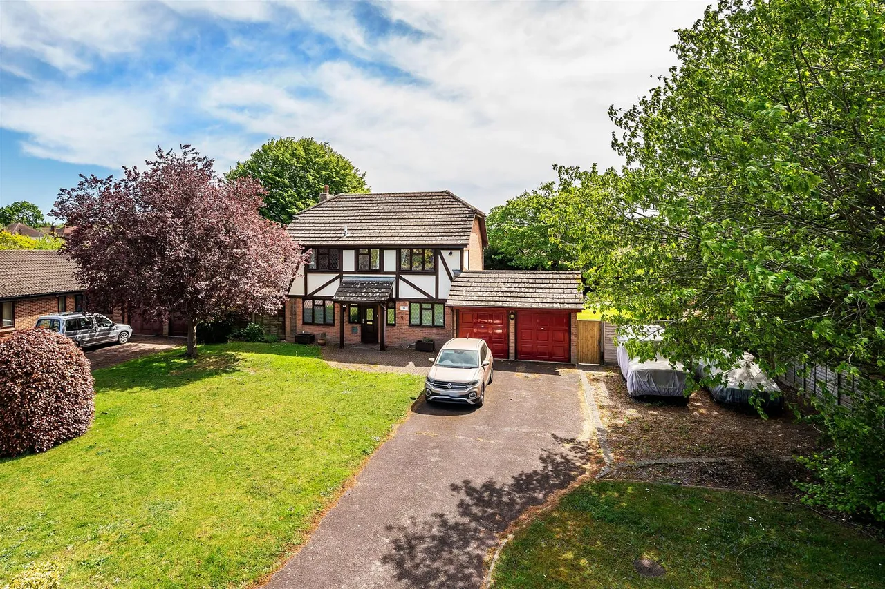 Aston Close, Ashtead, KT21, photo 19