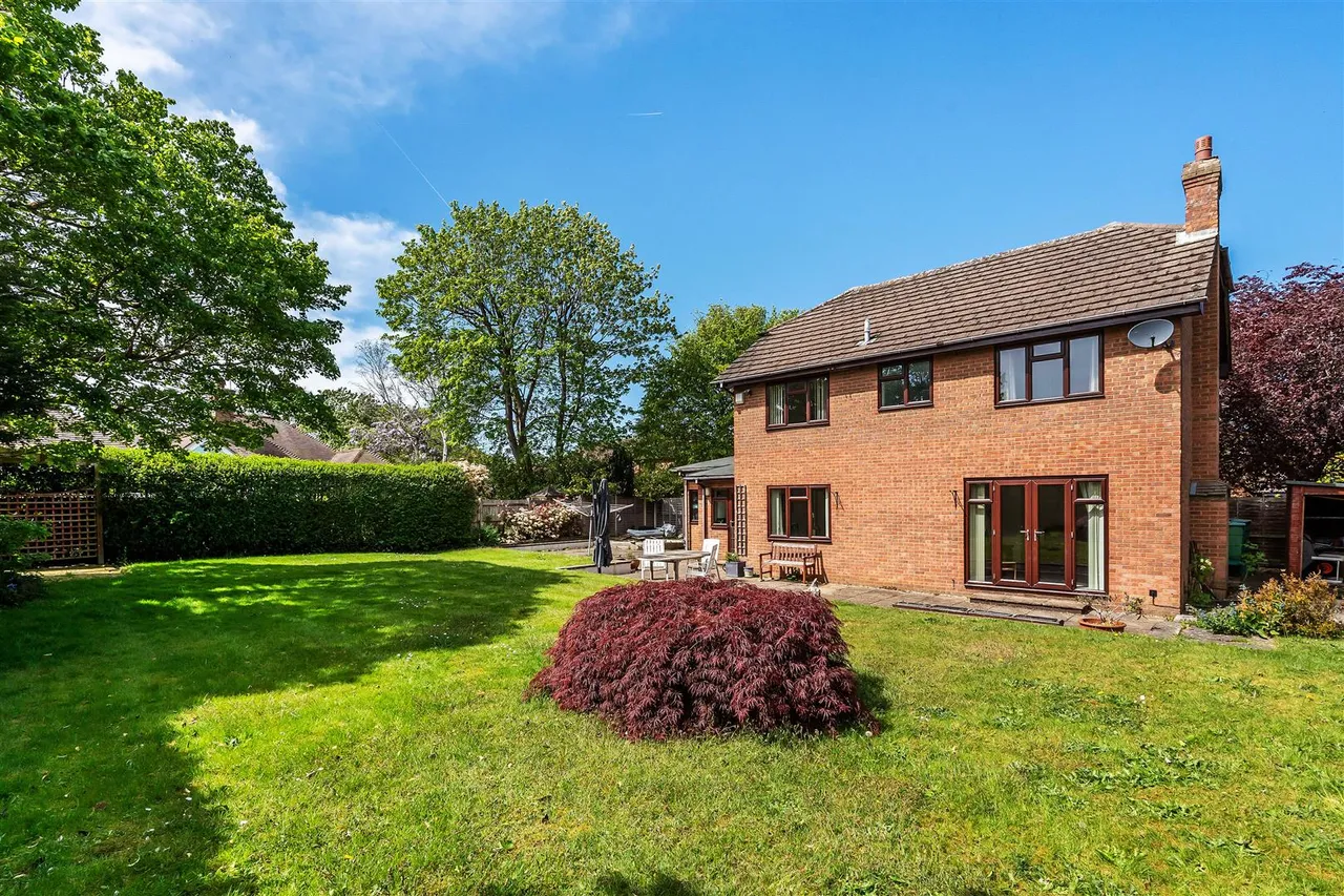 Aston Close, Ashtead, KT21, photo 17